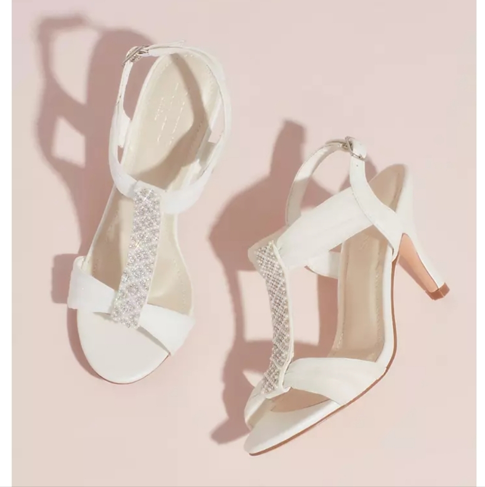 Davids Bridal Anono21 T-Strap Evening Sandals with Crystal And Pearl Detail